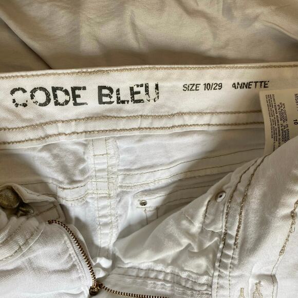 Code Bleu White Womans Cropped Jeans SZ 10 Mid Rise Cuffed Stretch Embellished - Picture 3 of 10